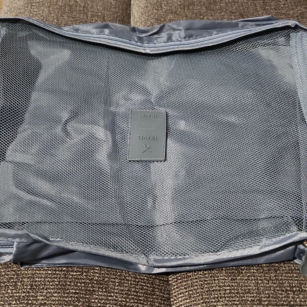 NWT Travel Gray Mesh Travel Organizer Set. 6 Pieces.